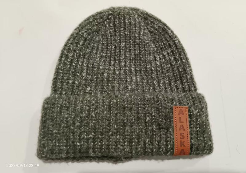Oliwkowa czapka beanie z grubym prążkowanym splotem