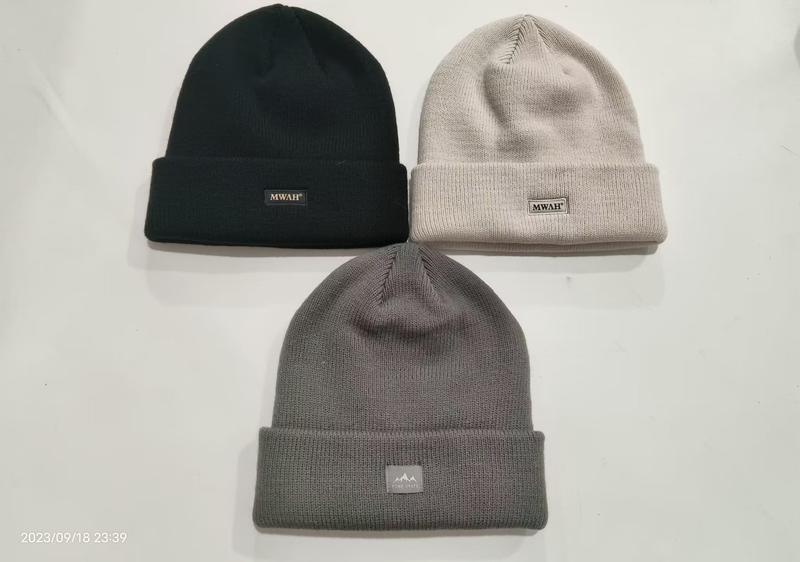 Zestaw 3 czapek beanie z mankietem — czarna