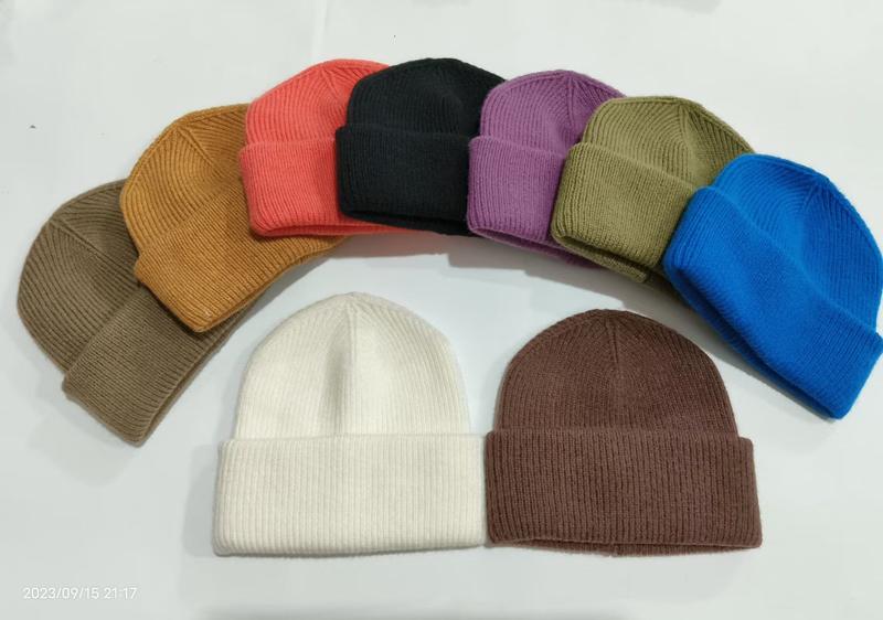 Zestaw 10 czapek beanie w kolorach: biały