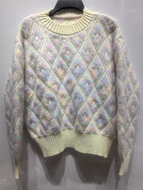 Kremowy sweter crewneck z puszystej dzianiny