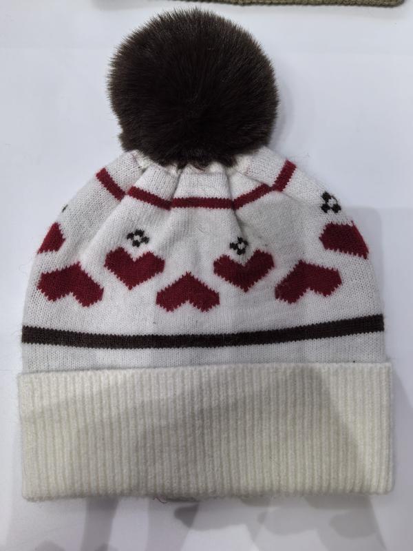 Biała czapka zimowa beanie w czerwone serca