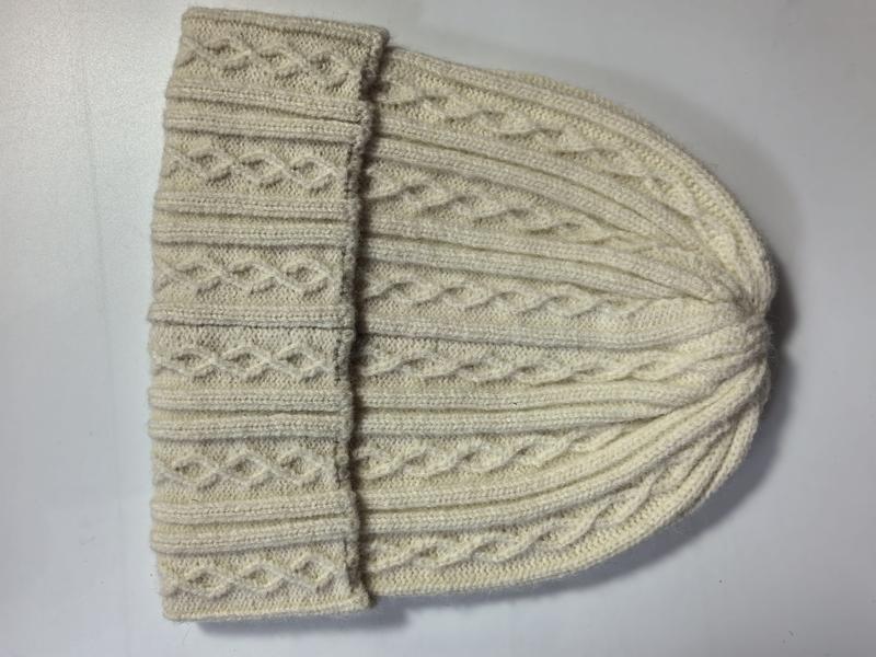 Kremowa czapka beanie z wełny