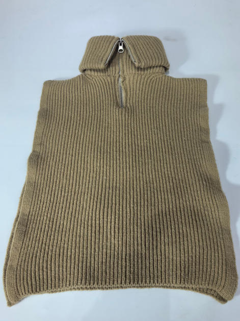 Beżowy sweter kamizelka poncho z prążkowanej dzianiny