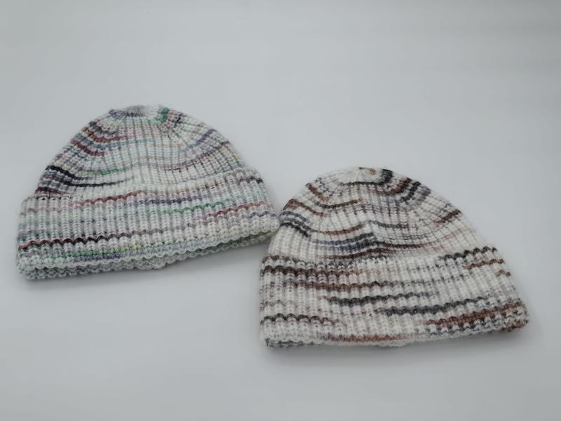 Czapki beanie 2-pack hurtownia – ręcznie dziergane