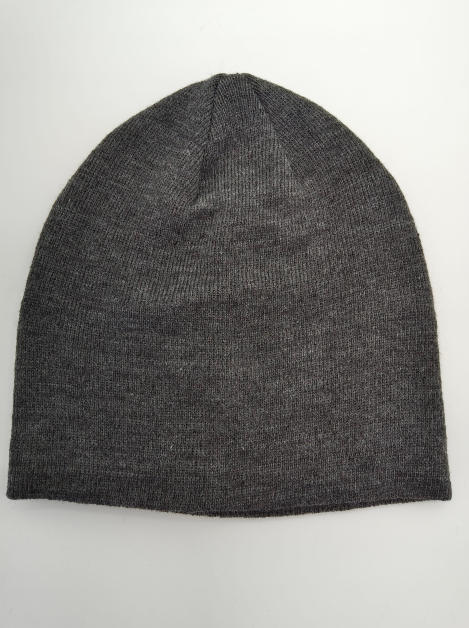 Szara czapka beanie z drobnego dzianiny, luźna, oversize, w kolorze antracytowym.