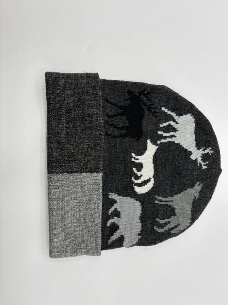 Ciemnoszara dzianinowa czapka beanie z motywem zwierząt (łoś, wilk, niedźwiedź, jeleń) i podwójnym mankietem.