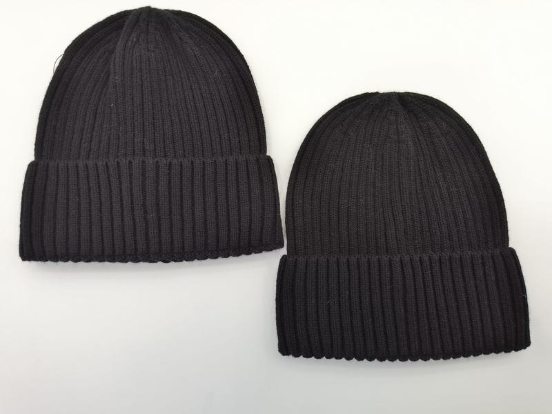 Zestaw dwóch czapek beanie w prążek – ciemny antracyt i czerń