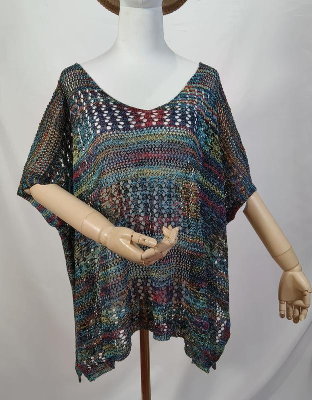 Kolorowe ponczo boho z krótkim rękawem, ażurowy szydełkowy wzór, luźny krój, wielokolorowe