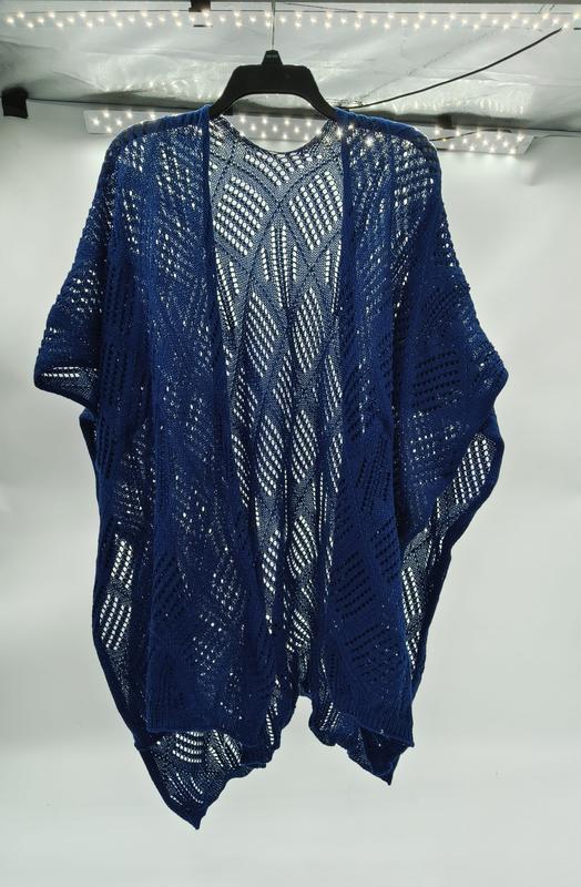 Granatowe kimono kardigan z koronkowym splotem i wzorem fal, rozmiar uniwersalny.