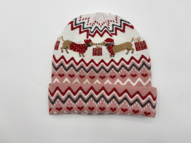 Różowa czapka beanie ze wzorem Fair Isle z jamnikami w czapkach Mikołaja i czerwonymi sercami.