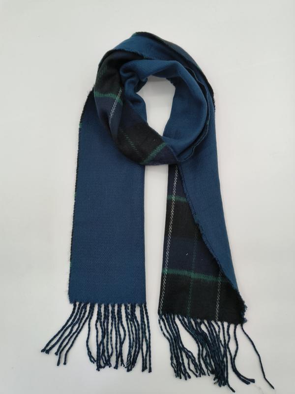 Dwustronna kratka tartan szalik z frędzlami w kolorach morskim, granatowym i zielonym
