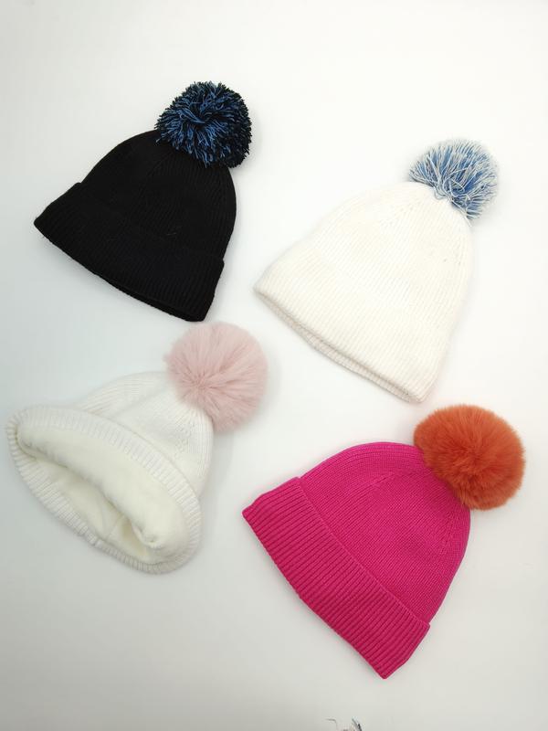 Zestaw 4 czapek beanie z pomponem w prążek – czarna, biała, różowa i fuksjowa