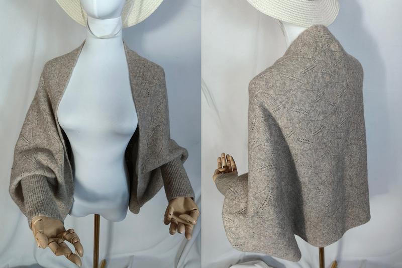 Sweter kardigan szrug z koronkowym splotem w kolorze taupe, baloniki rękawami i prążkowanymi mankietami, widok z przodu i tyłu.