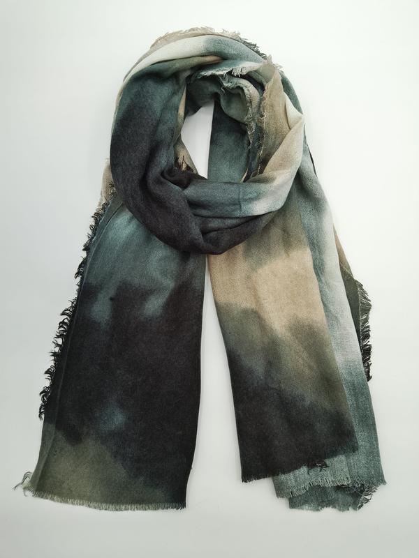 Wełniany szalik tie-dye ombré w odcieniach leśnej zieleni i beżu
