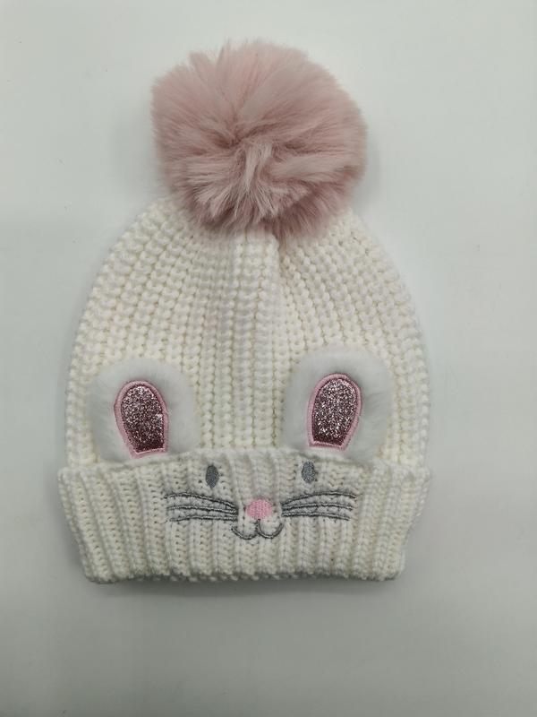 Biała czapka beanie z grubym splotem w kształcie królika z różowym pomponem ze sztucznego futra.